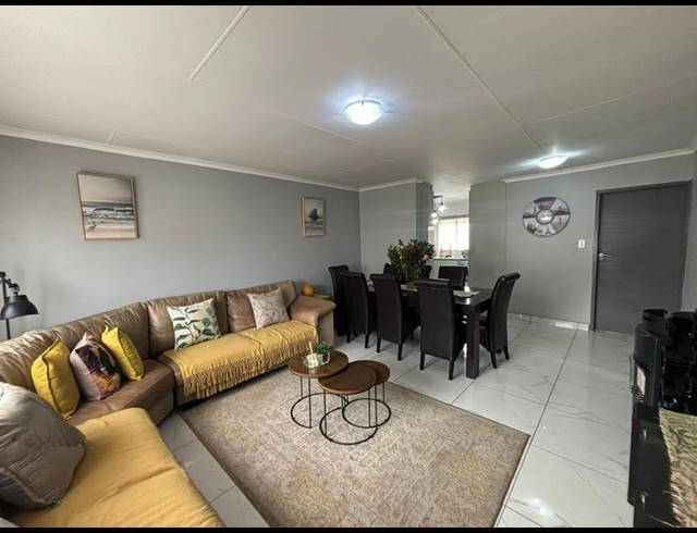 2 BEDROOM TOWNHOUSE FOR SALE IN NEWLANDS